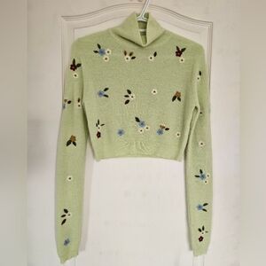 Feminine Floral Embroidered Pistachio Cropped Knit Sweater